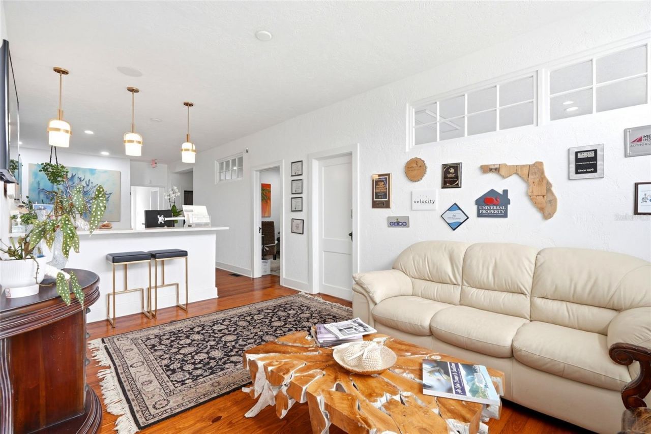 7024 Central Avenue, Saint Petersburg, FL 33707 Photo