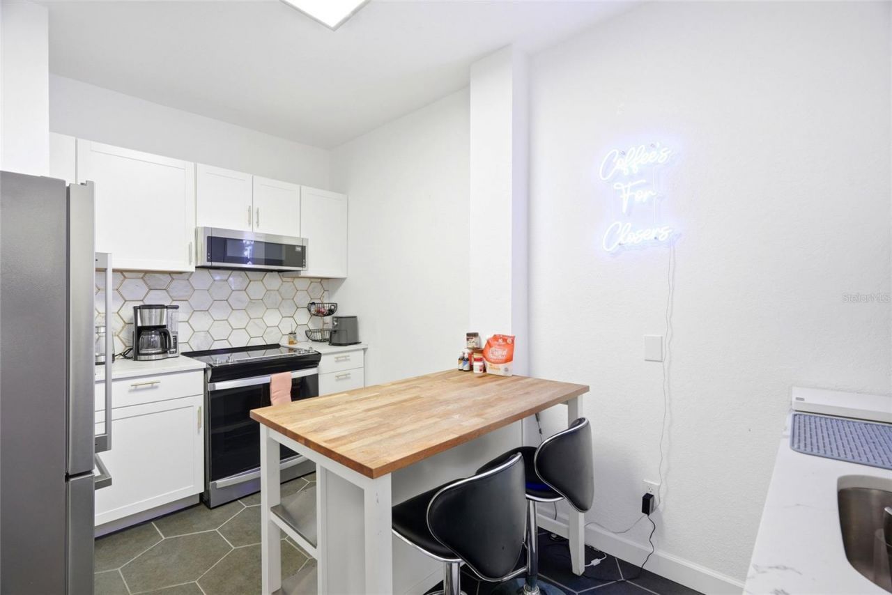 7024 Central Avenue, Saint Petersburg, FL 33707 Photo