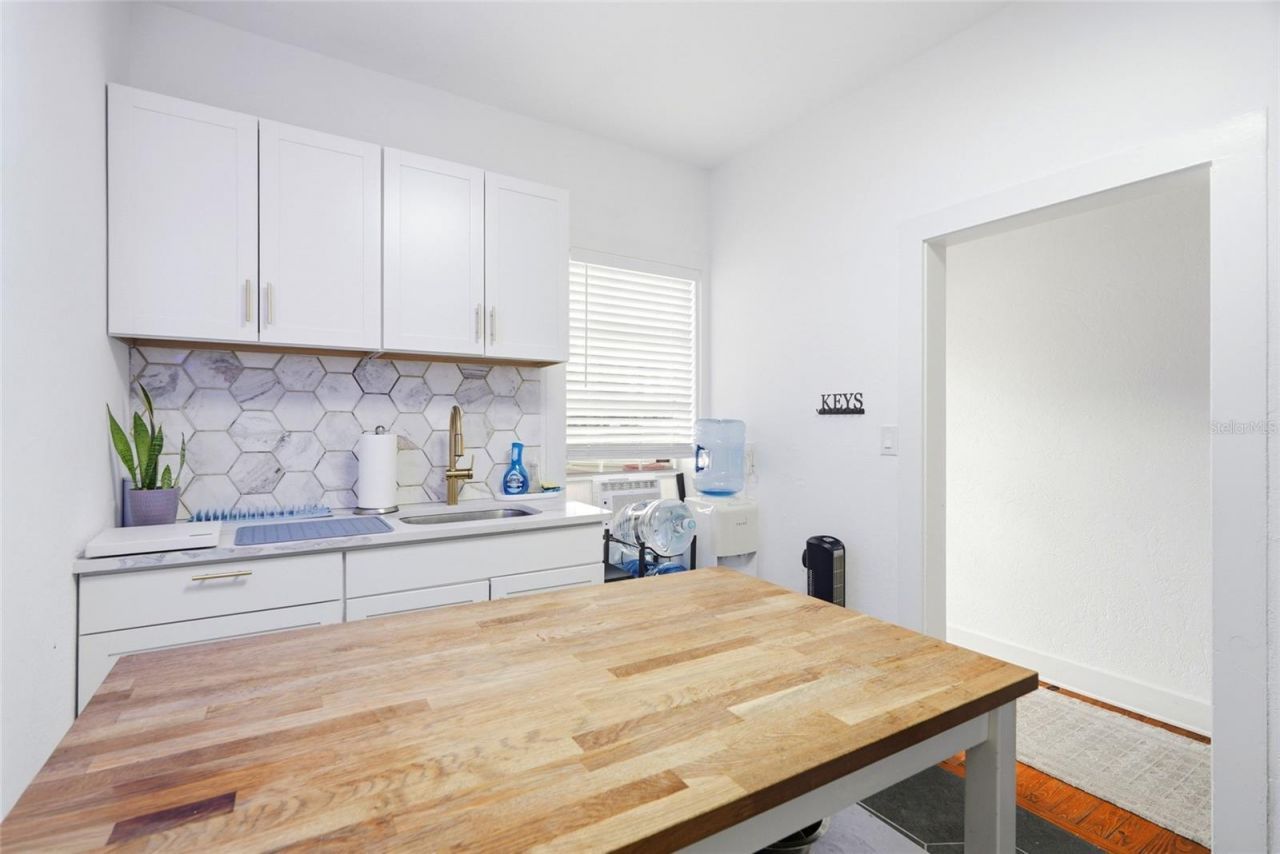 7024 Central Avenue, Saint Petersburg, FL 33707 Photo