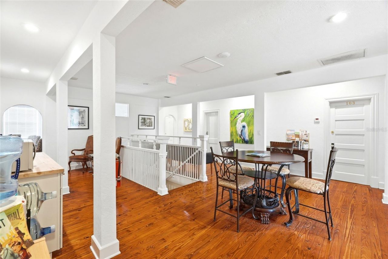 7024 Central Avenue, Saint Petersburg, FL 33707 Photo