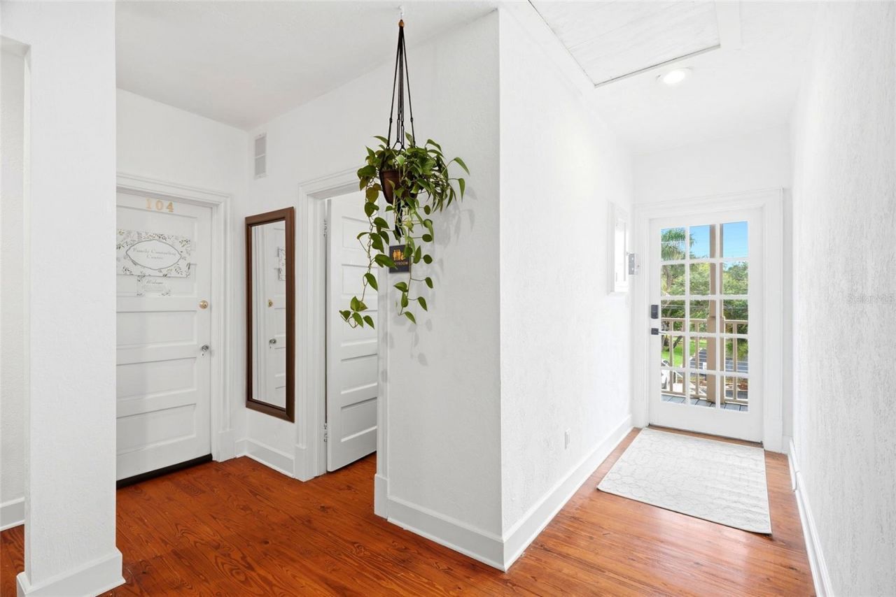 7024 Central Avenue, Saint Petersburg, FL 33707 Photo