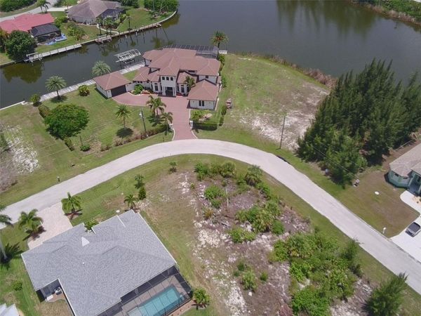 10571 POUGHKEEPSIE CIRCLE , PORT CHARLOTTE, FL 33981