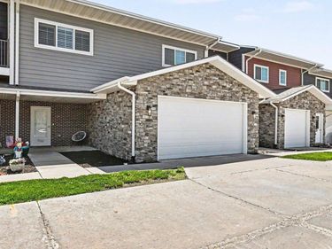 5941 N 158 Court, Omaha, NE 68116