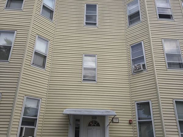 109 Grover St, Springfield, MA 01104