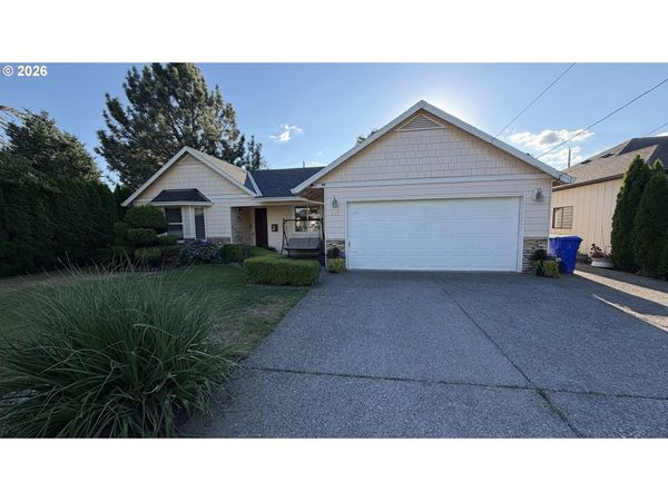 217 SE 90TH AVE, Portland, OR 97216