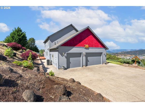 1548 NE ROCKY RIDGE DR, Roseburg, OR 97470