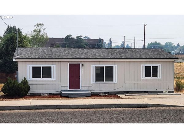 623 SW 2ND ST, Madras, OR 97741