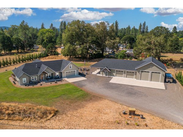 24883 SUTTLE RD, Elmira, OR 97437