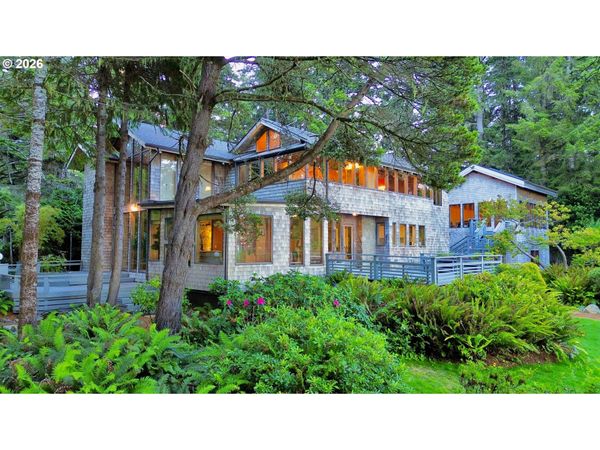 31780 Chantrelle LN, Gold Beach, OR 97444