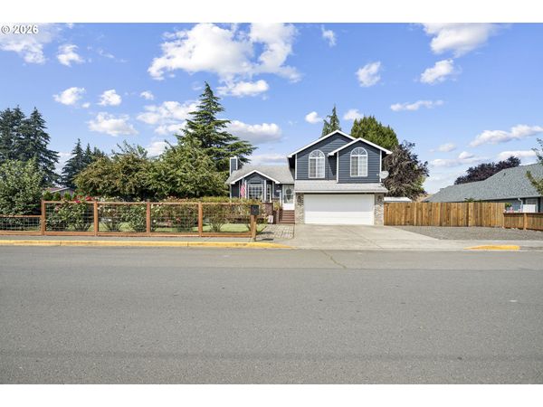 1001 N BROADWAY ST, Estacada, OR 97023