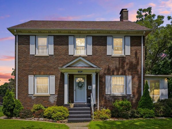 1024 W 15th Street , Davenport, IA 52804