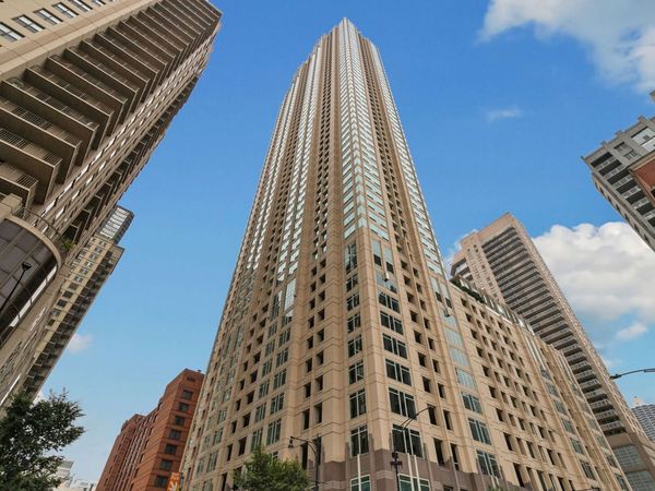 33 W Ontario Street, Unit 41EN, Chicago, IL 60610