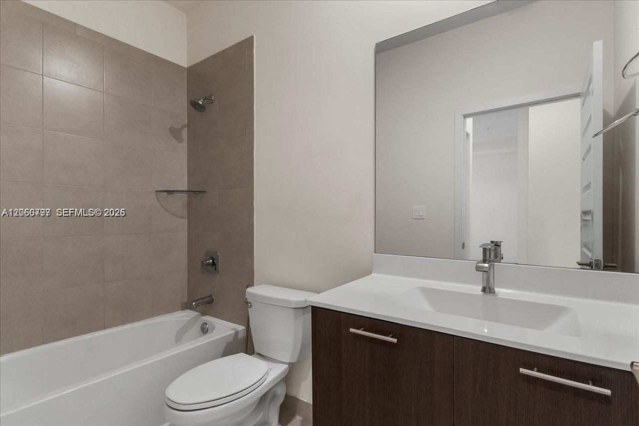 8031 NW 104th Ave , Unit 31, Doral, FL 33178 Photo