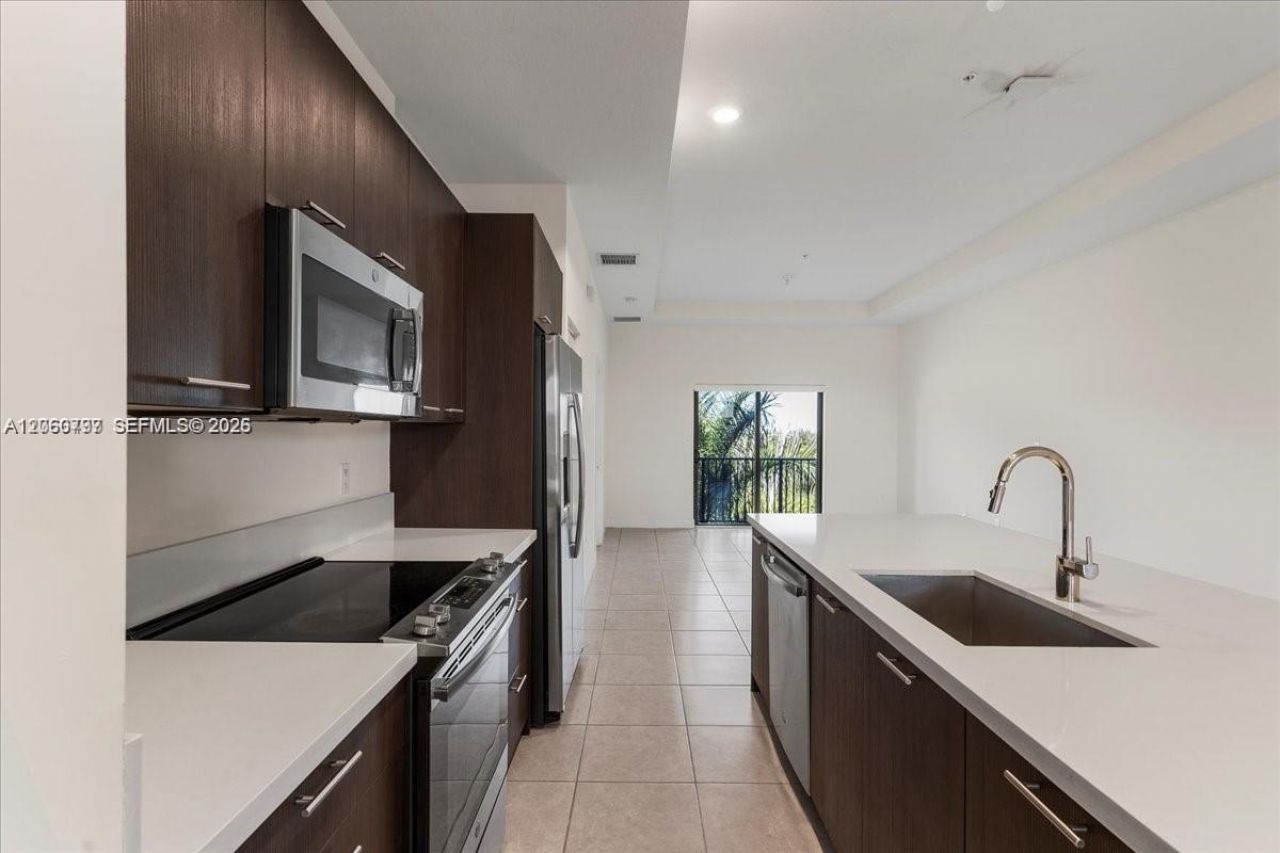 8031 NW 104th Ave , Unit 31, Doral, FL 33178 Photo