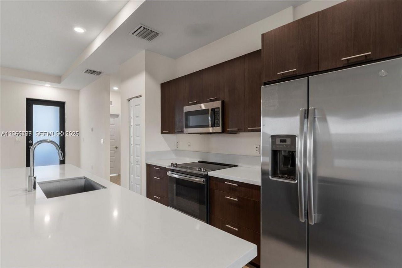 8031 NW 104th Ave , Unit 31, Doral, FL 33178 Photo