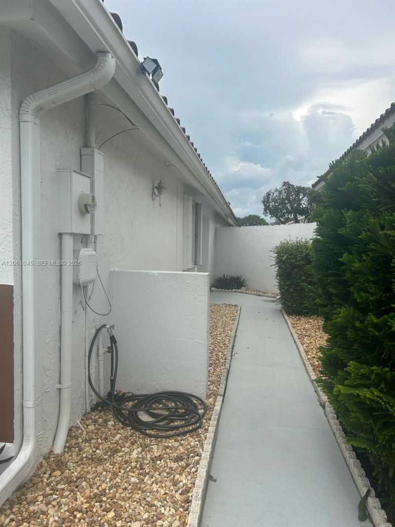 5901 Chester Ln, Davie, FL 33331 Photo