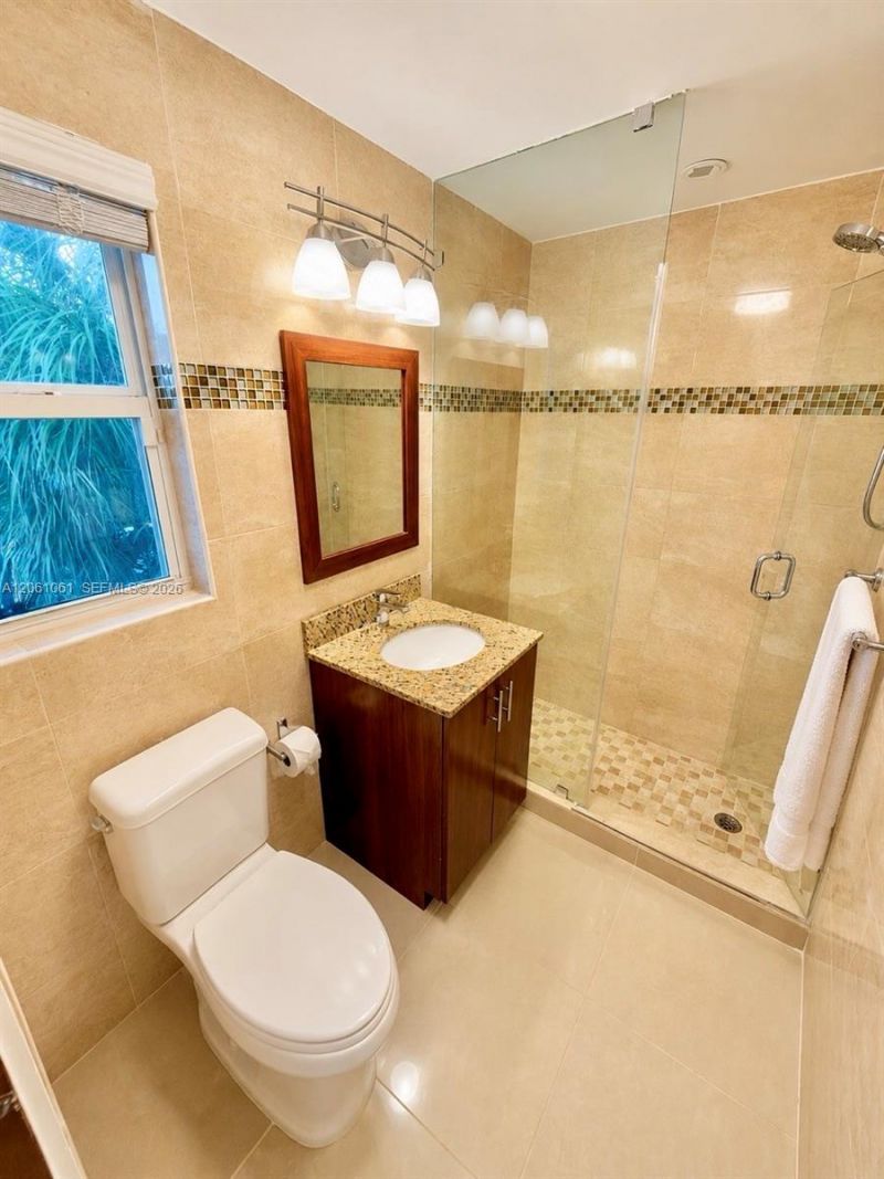 1050 94th St , Unit 4, Bay Harbor Islands, FL 33154 Photo