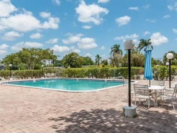6505 Winfield Boulevard, Unit B-5, Margate, FL 33063