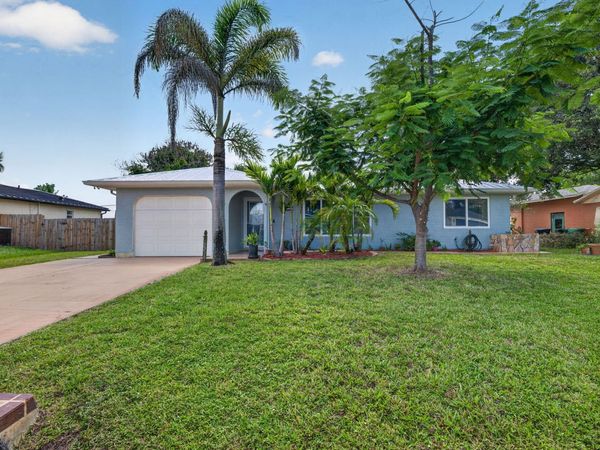 2231 SE Glover Street, Port St. Lucie, FL 34984