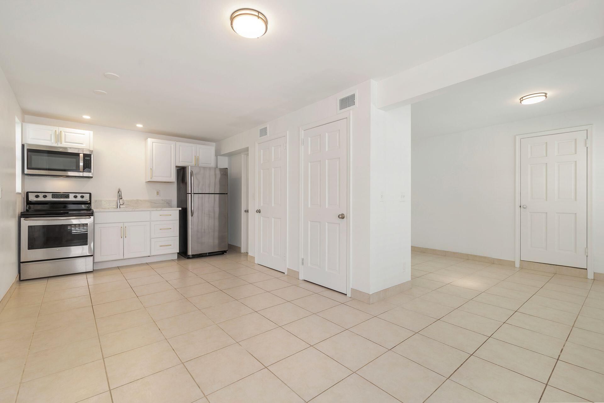 3020 Vincent Road, West Palm Beach, FL 33405 Photo