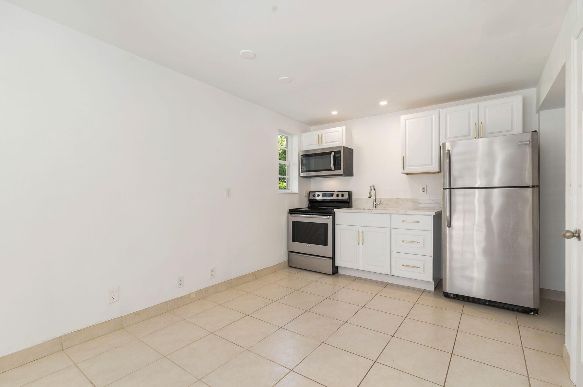 3020 Vincent Road, West Palm Beach, FL 33405 Photo