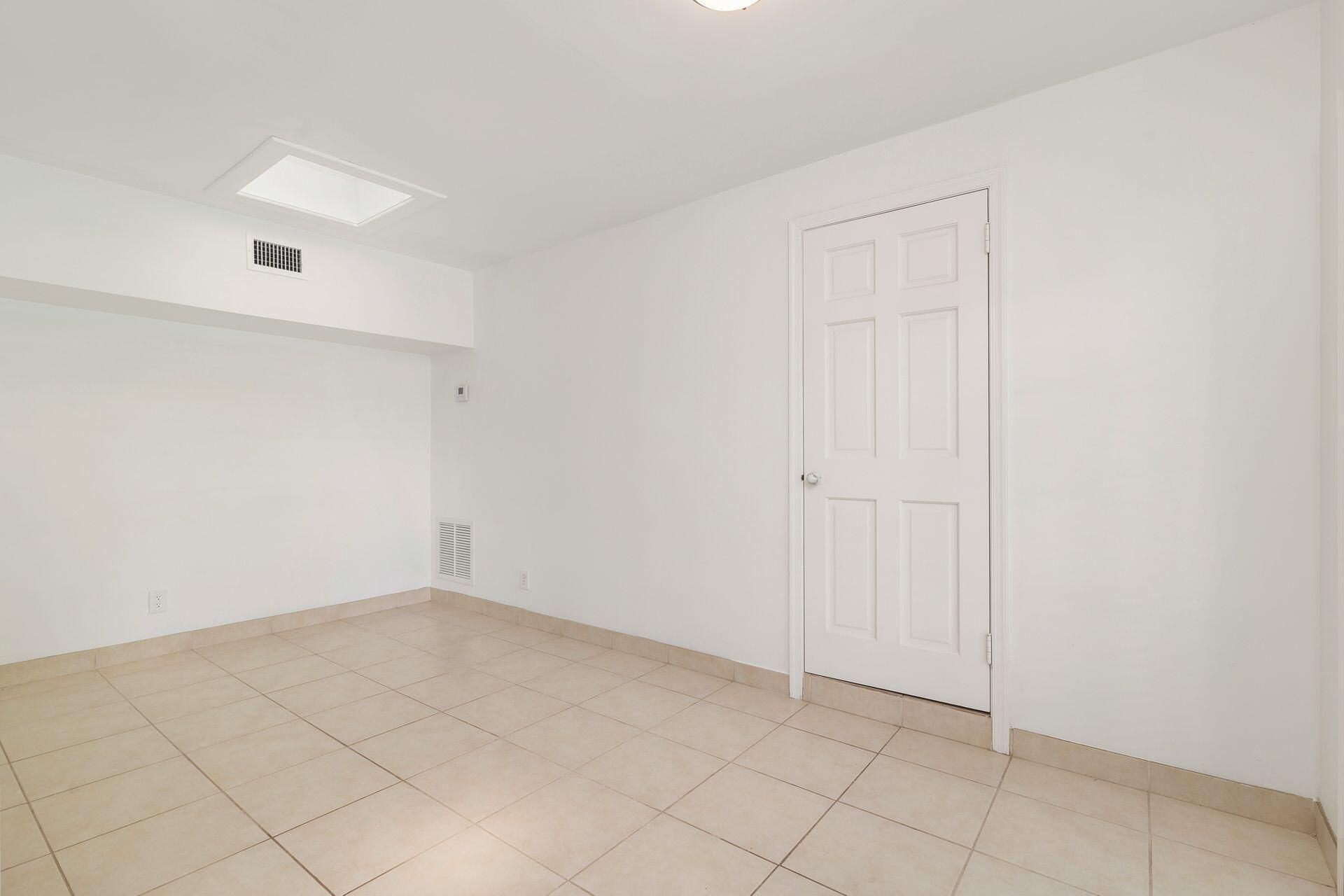 3020 Vincent Road, West Palm Beach, FL 33405 Photo