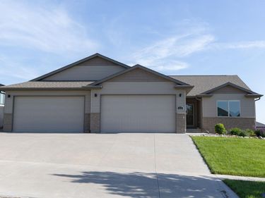 7535 Tavin Drive, Lincoln, NE 68516