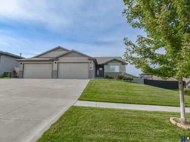7535 Tavin Drive, Lincoln, NE 68516