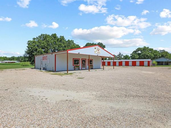 453 Depot St , Deport, TX 75435