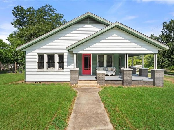 402 N Market Street , Grapeland, TX 75844