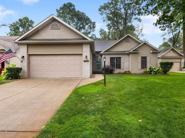 2216 Woodland Court, Elkhart, IN 46514