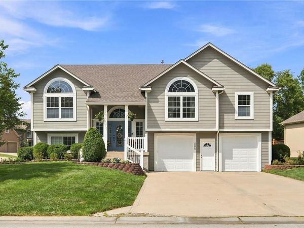 806 SW 34th Terrace, Lee's Summit, MO 64082