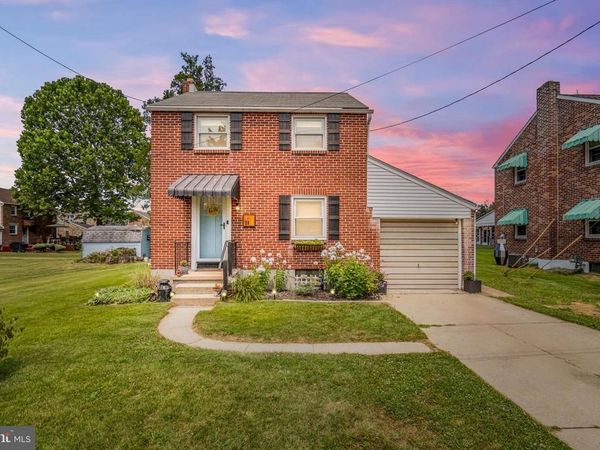 25 KEYSTONE DRIVE, YORK, PA 17406