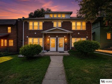 122 N 38th Street, Omaha, NE 68131