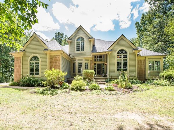 8208 Parker Road, Saline, MI 48176