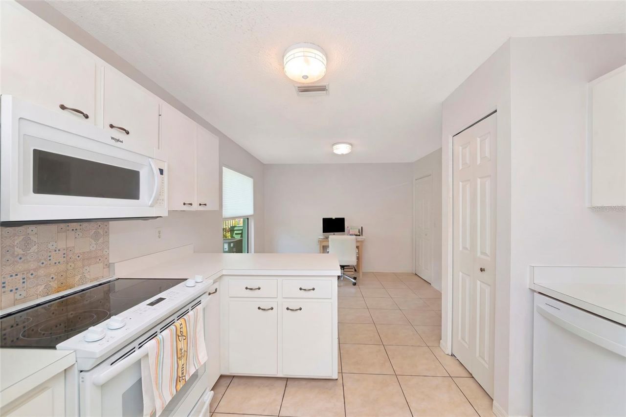 2405 Icecapade Drive, Sarasota, FL 34240 Photo