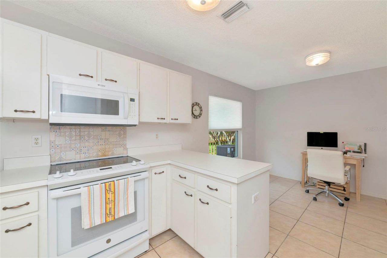 2405 Icecapade Drive, Sarasota, FL 34240 Photo