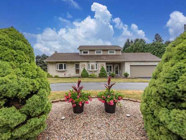 S94W14409 Groveway Ln, Muskego, WI 53150