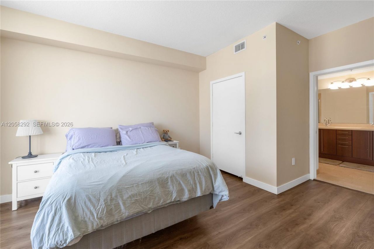 1111 SW 1st Ave , Unit 2723N, Miami, FL 33130 Photo