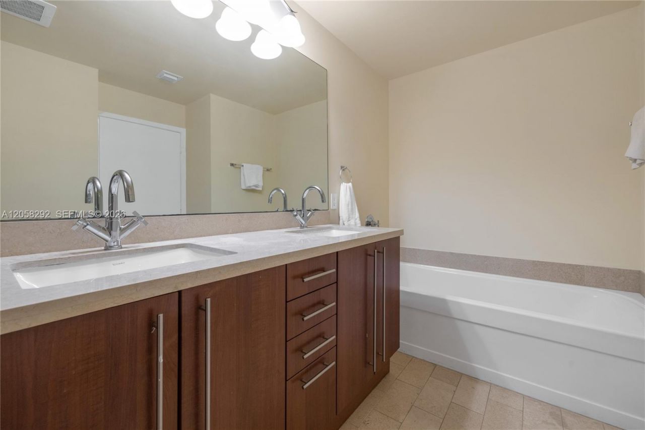 1111 SW 1st Ave , Unit 2723N, Miami, FL 33130 Photo