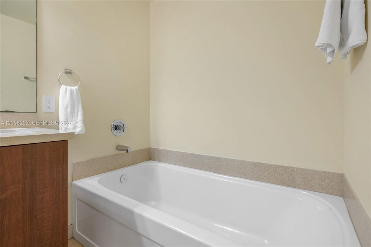 1111 SW 1st Ave , Unit 2723N, Miami, FL 33130 Photo