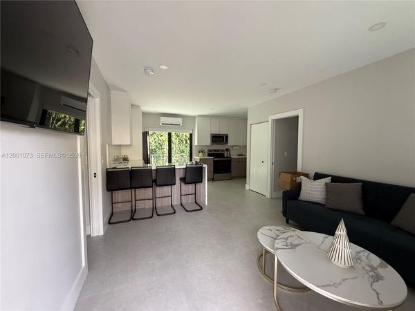 1050 NE 9th Ave , Unit 4, Fort Lauderdale, FL 33304
