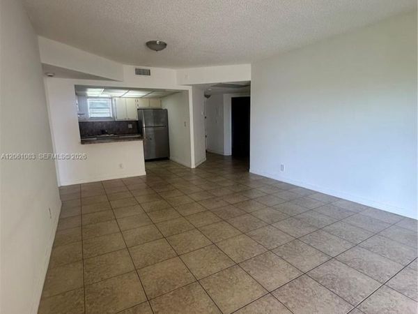 8290 Lake Dr , Unit 517, Doral, FL 33166