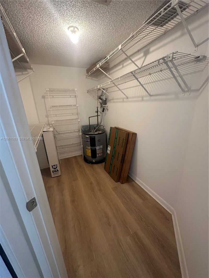 8290 Lake Dr, Unit 517, Doral, FL 33166 Photo