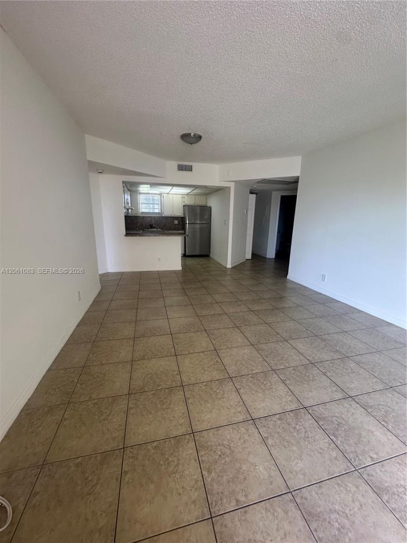 8290 Lake Dr, Unit 517, Doral, FL 33166 Photo