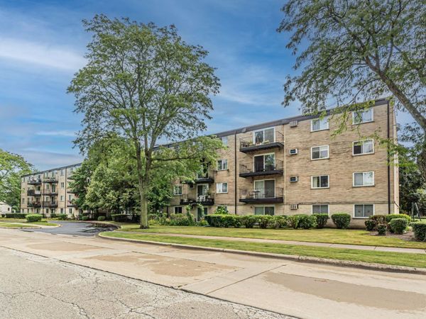 2515 E Olive Avenue, Unit 2K, Arlington Heights, IL 60004