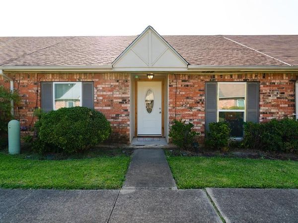 27 W Townhouse Lane, Grand Prairie, TX 75052