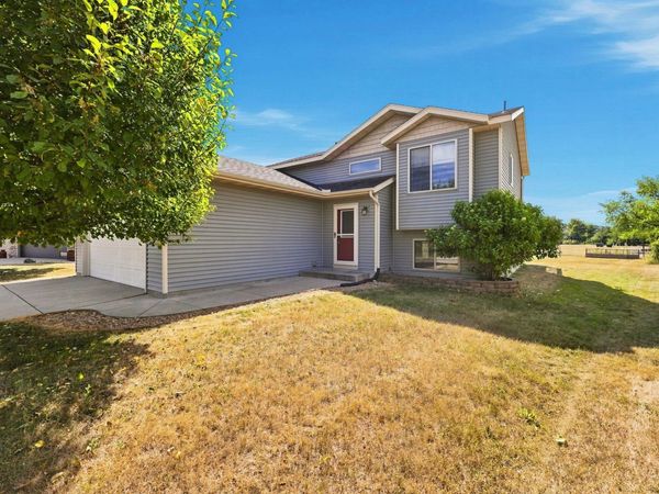 1050 Voyageur Street , Saint Cloud, MN 56303