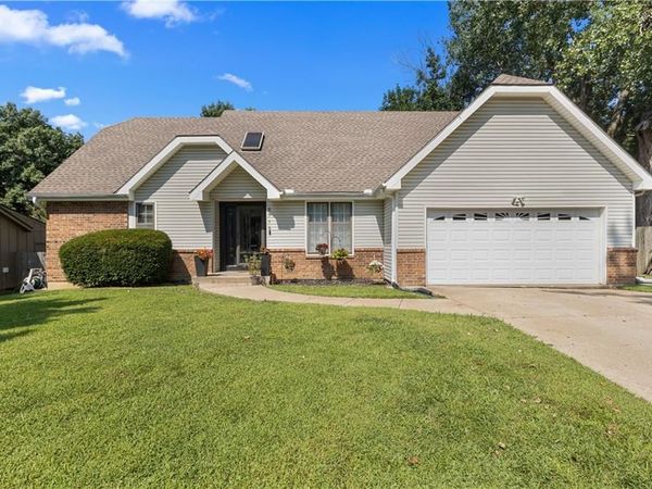 6516 Rosehill Road, Shawnee, KS 66216