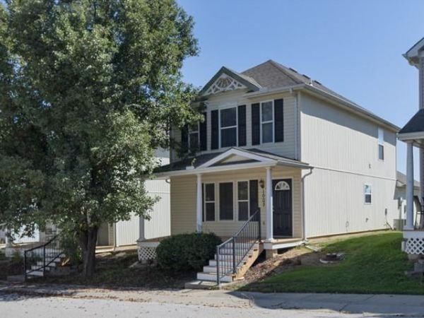1003 NE Clear Creek Road, Grain Valley, MO 64029
